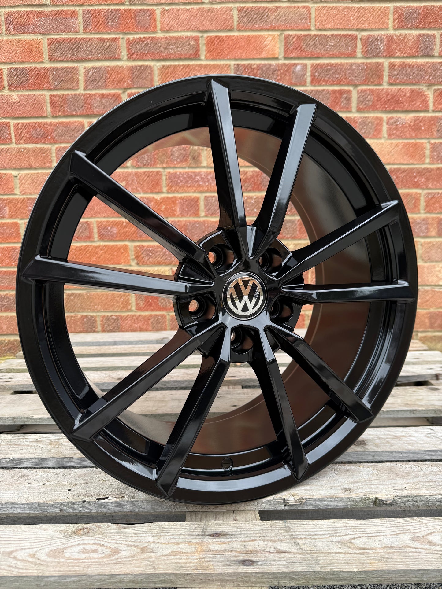 VW Pretoria Style Wheels – Gloss Black