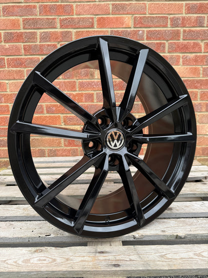 VW Pretoria Style Wheels – Gloss Black