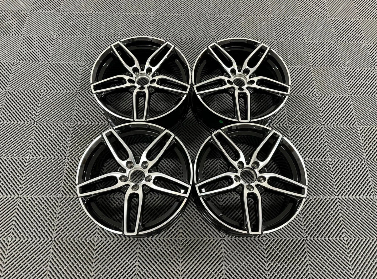 CLA AMG Sport Style Alloy Wheels Gloss Black