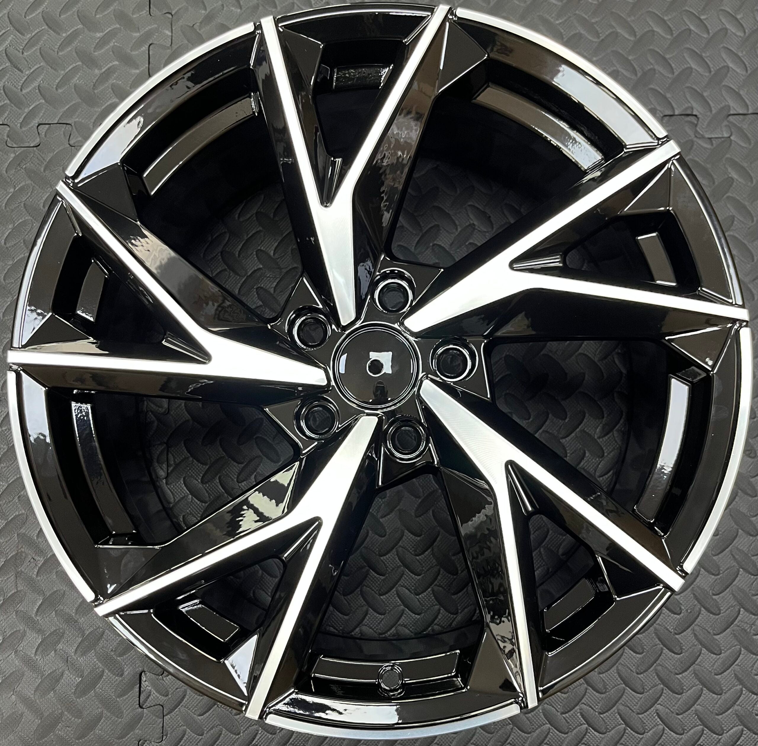 2021 R8 V10 Style Wheels – Black Machined