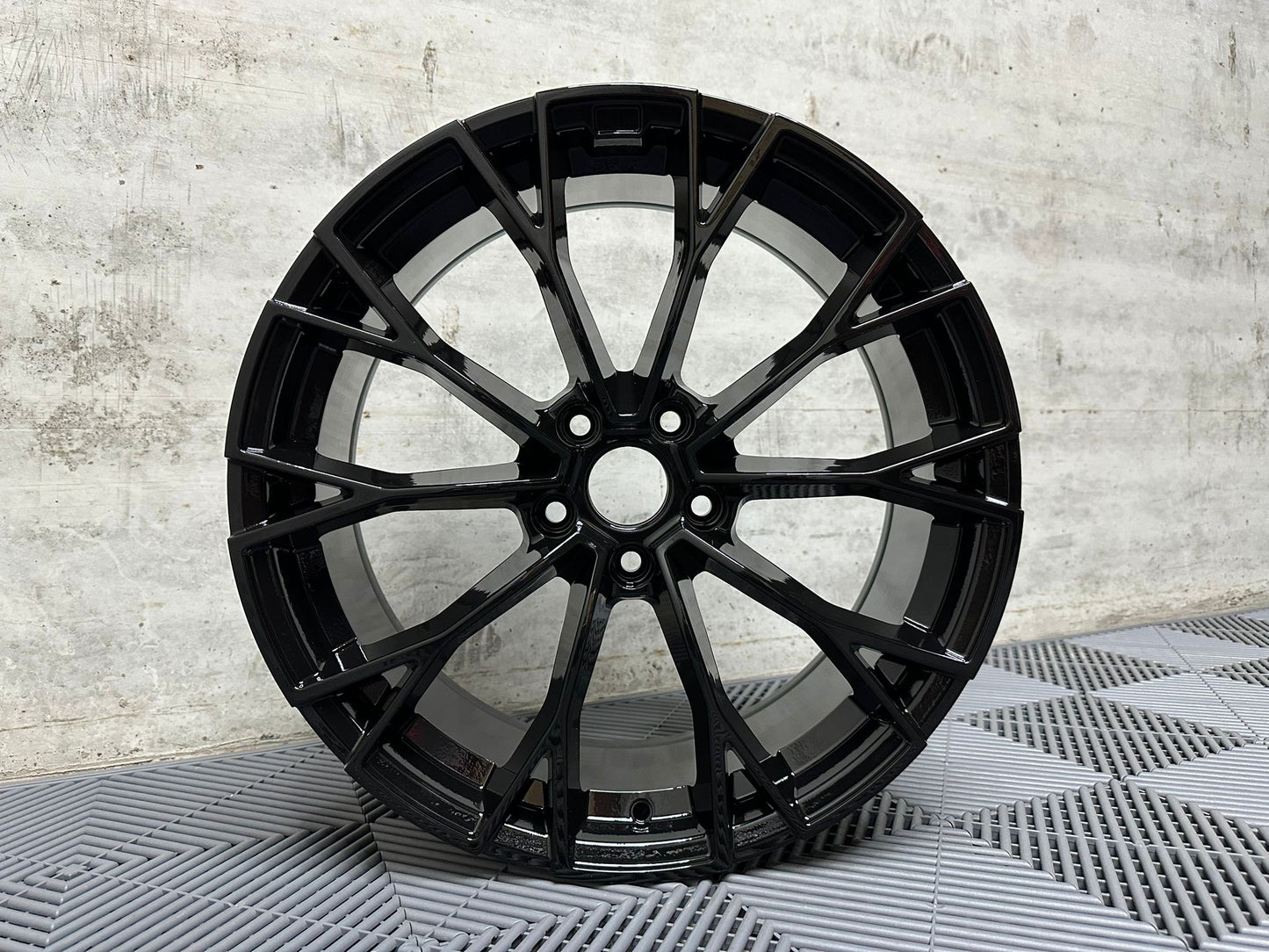 2025 VW Warmenau Style Wheels – Gloss Black
